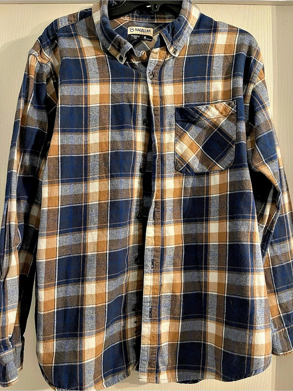 Magellan Outdoors Classic Fit Men's Plaid Shirt Size XL Like New